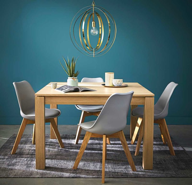 Table carrée en bois 120 x 120 cm
