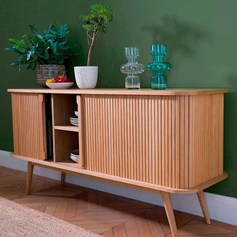 Buffet design en bois avec portes coulissantes