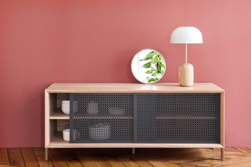 Buffet en chêne avec portes coulissantes en métal