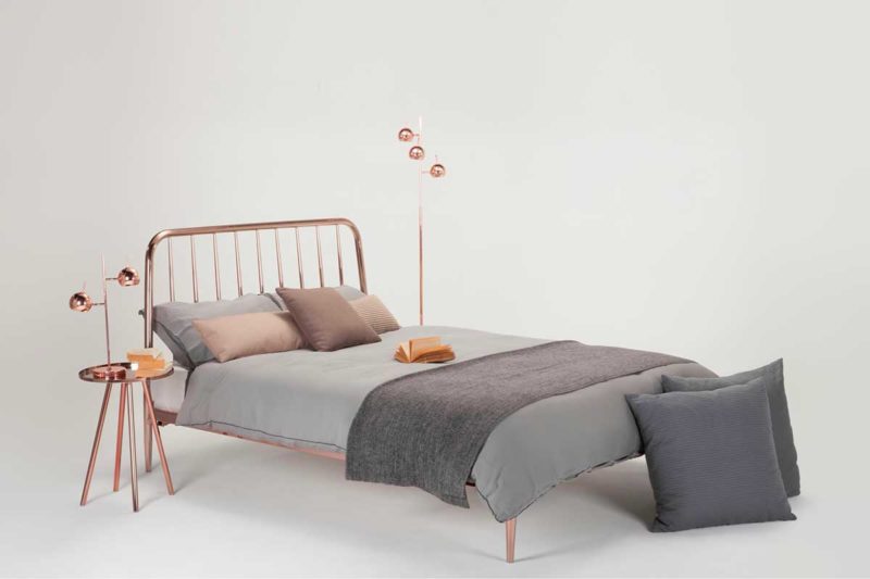 Chambre avec déco total look cuivre