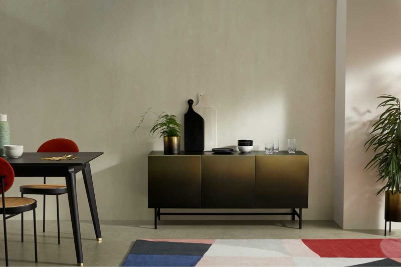 Salle à manger avec buffet design en métal