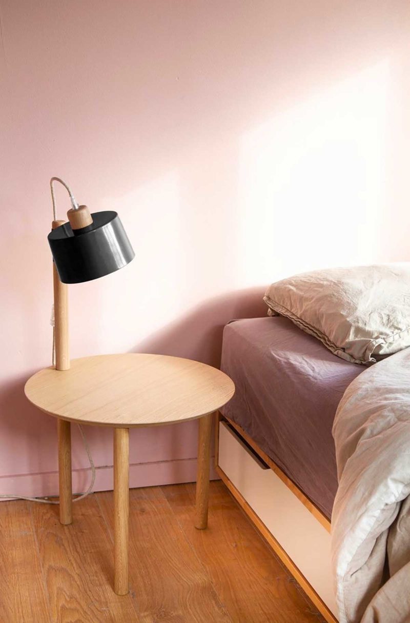 Table de nuit ronde avec lampe intégrée