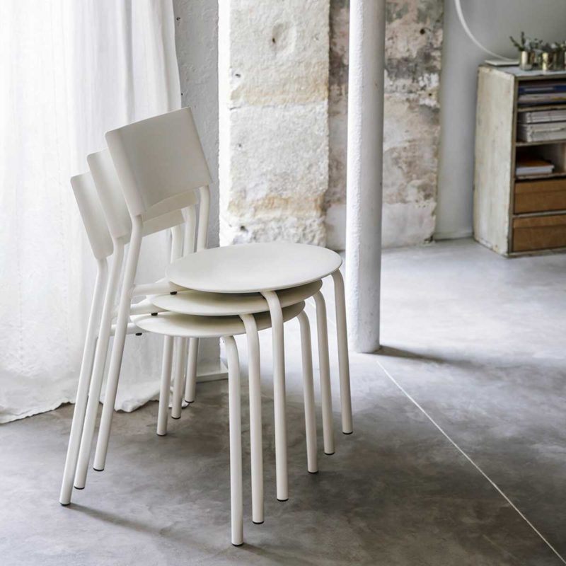 Chaise empilable blanche