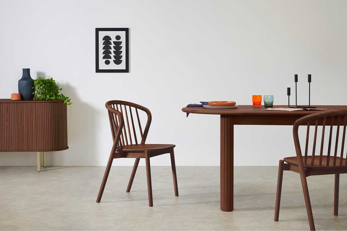 Quelles Chaises Avec Table En Bois Foncé Chaise en bois : 21 modèles pour votre déco