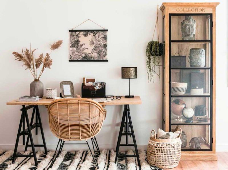 Bureau avec fauteuil en métal et rotin