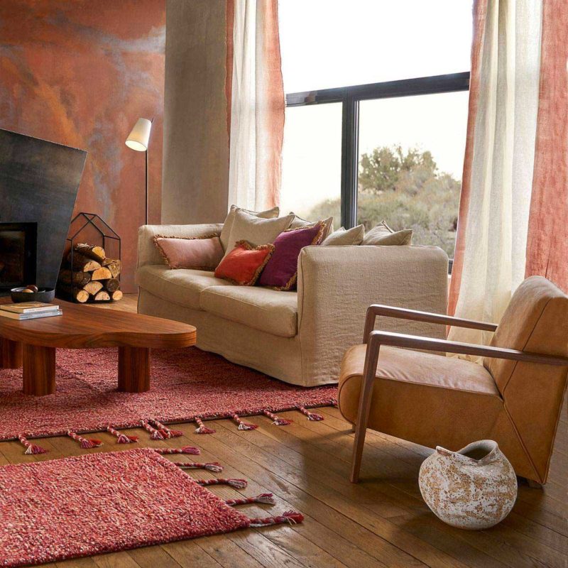 Fauteuil bridge en cuir marron au design revisité