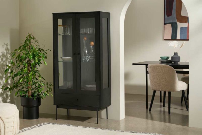 https://www.notreloft.com/images/2022/02/meuble-vaisselier-vitrine-en-bois-teinte-noir-800x533.jpg