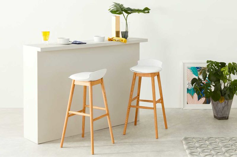 Tabouret de bar blanc et bois