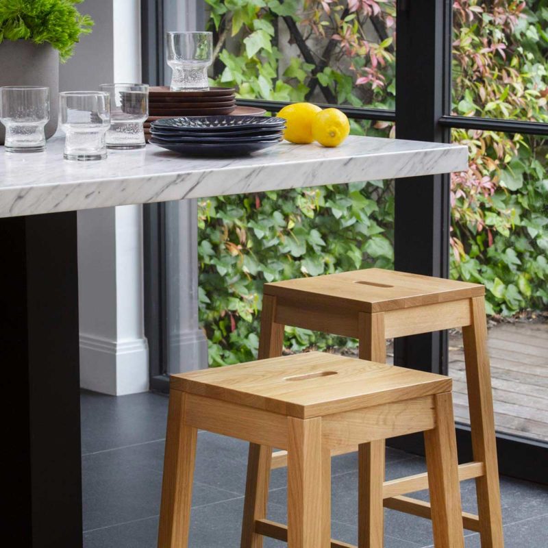 Tabouret de bar en bois : 20 idées déco pour la cuisine