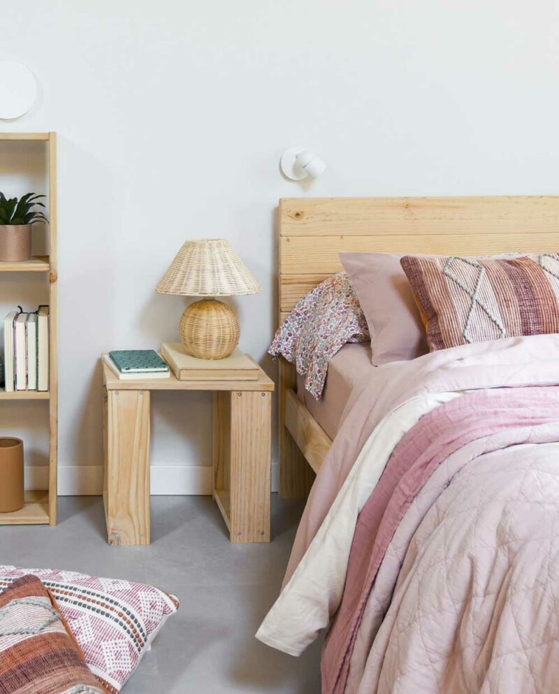 Tête de lit en pin brut