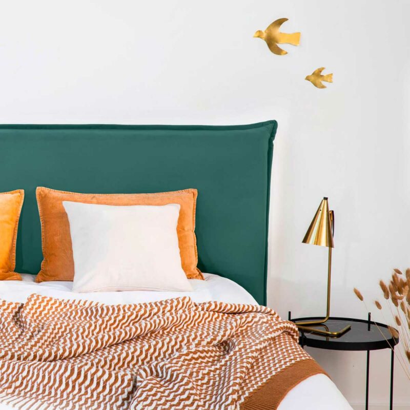 Chambre avec tête de lit velours vert