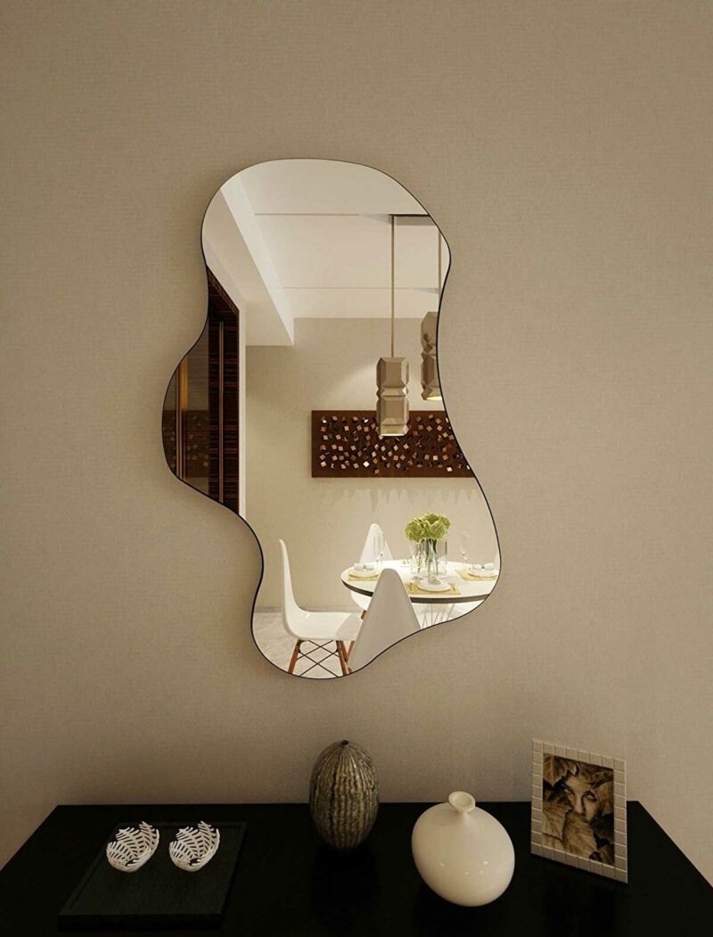 Forme courbe pour ce miroir design asymétrique