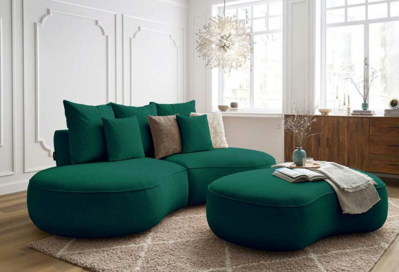 Osez le canapé haricot vert avec pouf au milieu de votre salon !