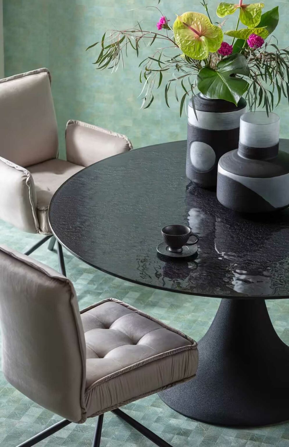 Table ronde en verre : 19 idées pour votre salle à manger