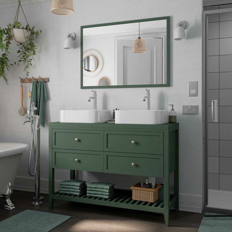 Un meuble vasque coloré, entre charme vintage et praticité