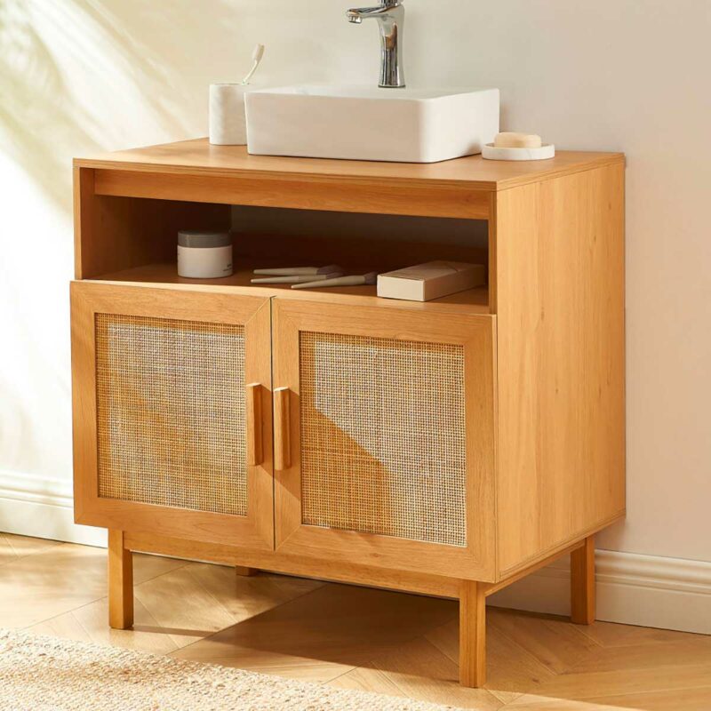 Design bois et rotin pour ce meuble de salle de bains