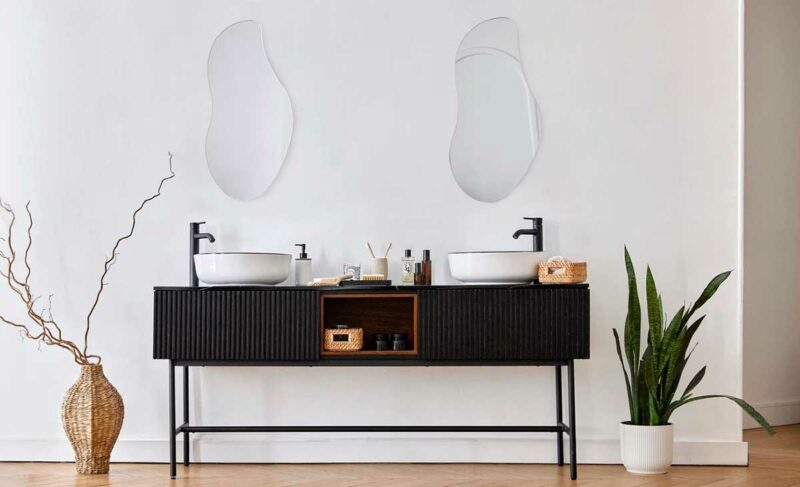 Meuble au design contemporain et matériaux naturels pour salle de bains