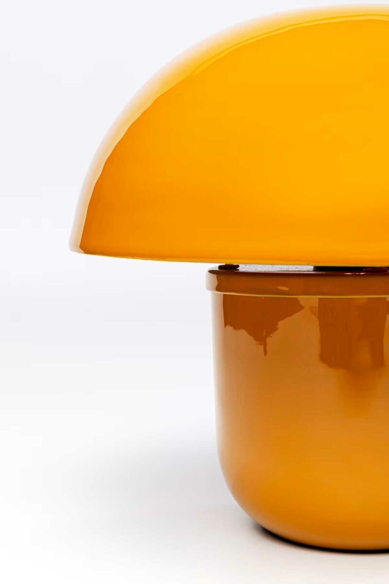 Jaune et brillant : l’effet waouh assuré pour cette lampe champi