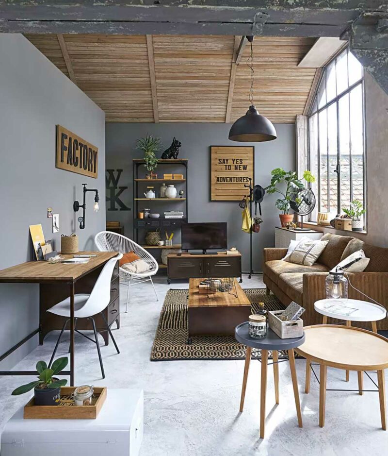 Déco industrielle : table basse à roulette équipée d'un grand casier