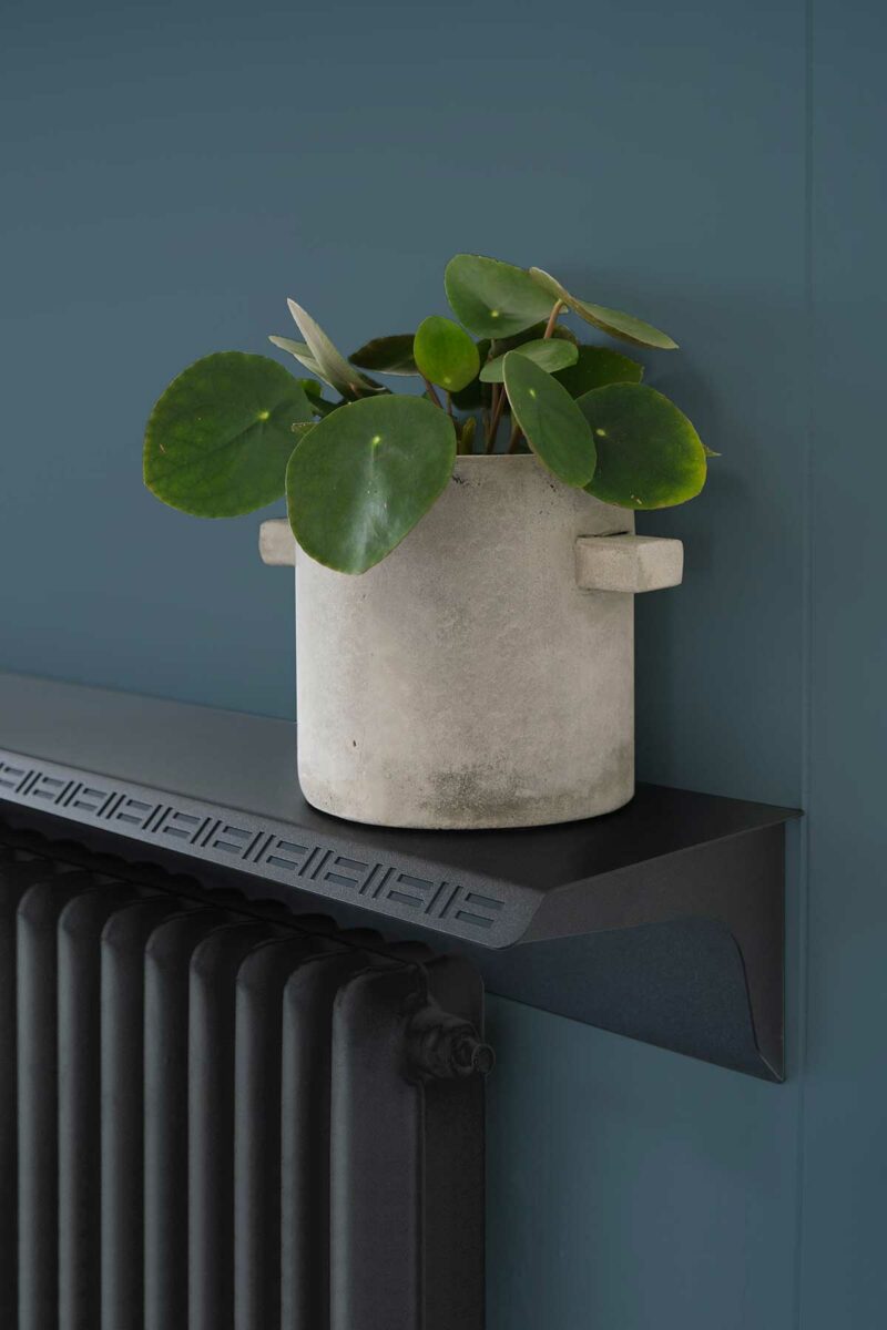 Styliser un radiateur sans le dissimuler avec une tablette murale