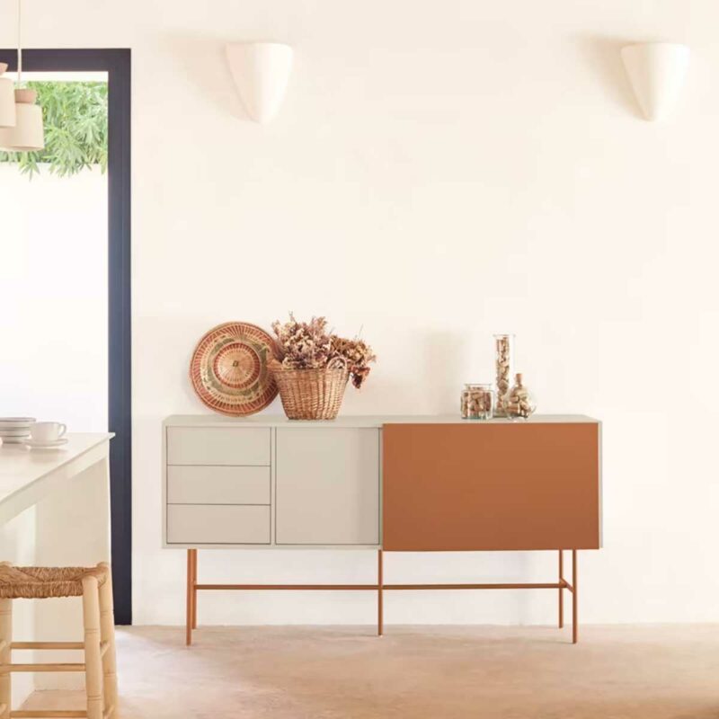 Buffet bicolore avec porte coulissante et tiroirs
