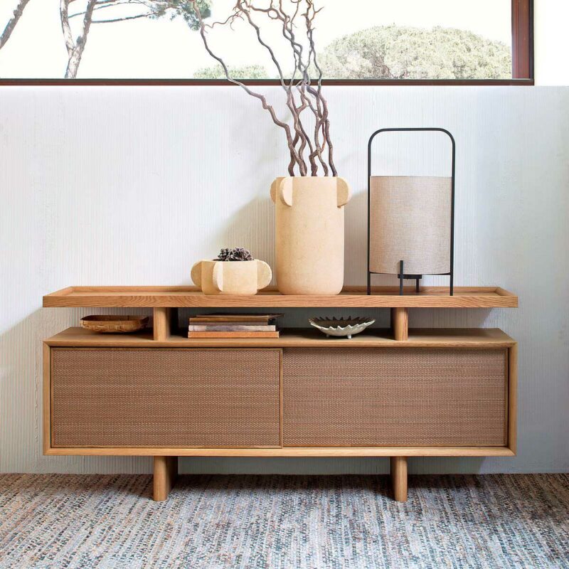 Buffet original en chêne et cuir tressé avec portes coulissantes