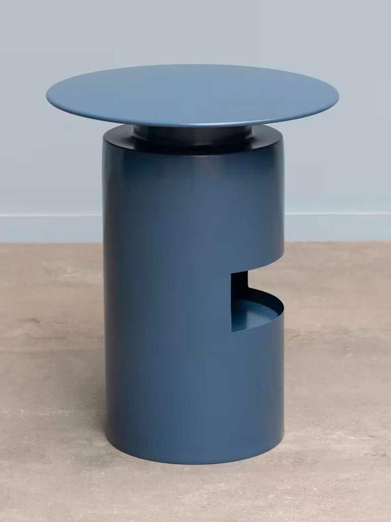 Fente design pour un bout de canapé au rangement malin