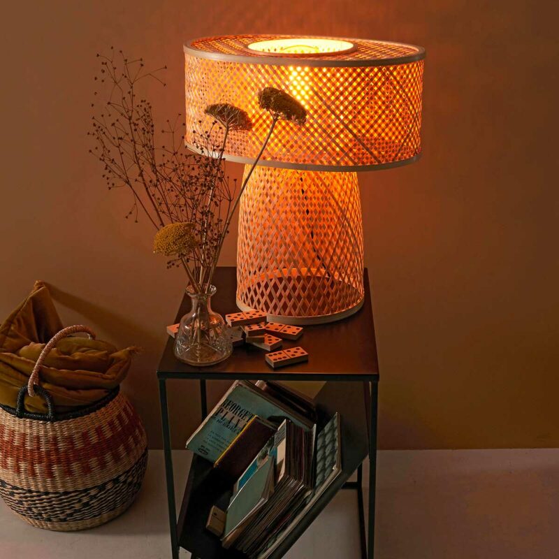 Table porte-revues design pour coin canapé