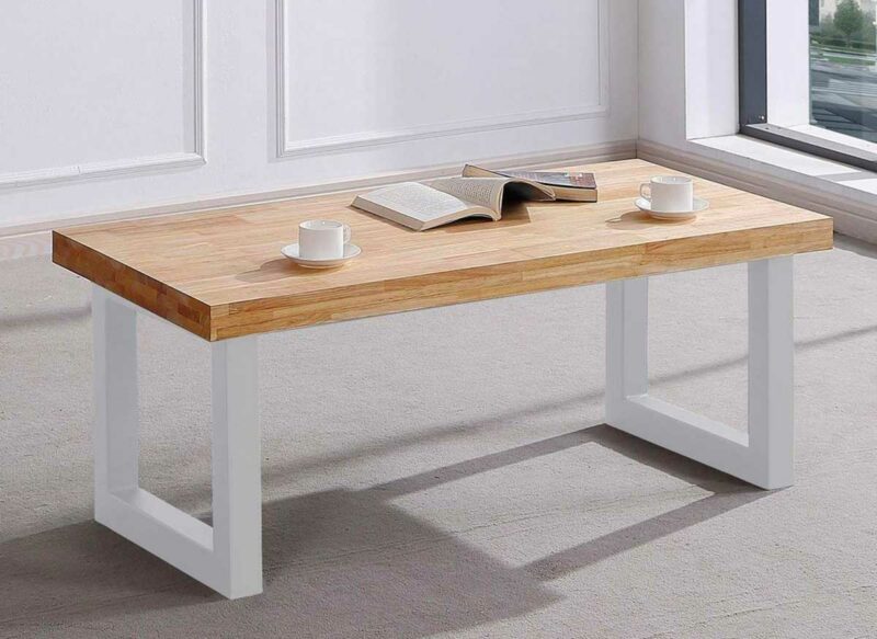 Alliance du bois et du blanc pour une table basse relevable élégante