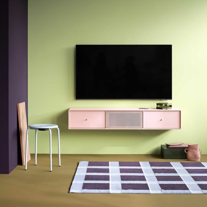 Design épuré haut de gamme : meuble rose suspendu pour TV