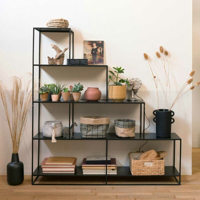 Design épuré pour cette étagère métal en escalier
