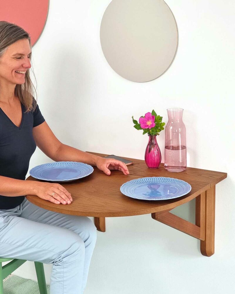 Petite table murale avec plateau rabattable en bois