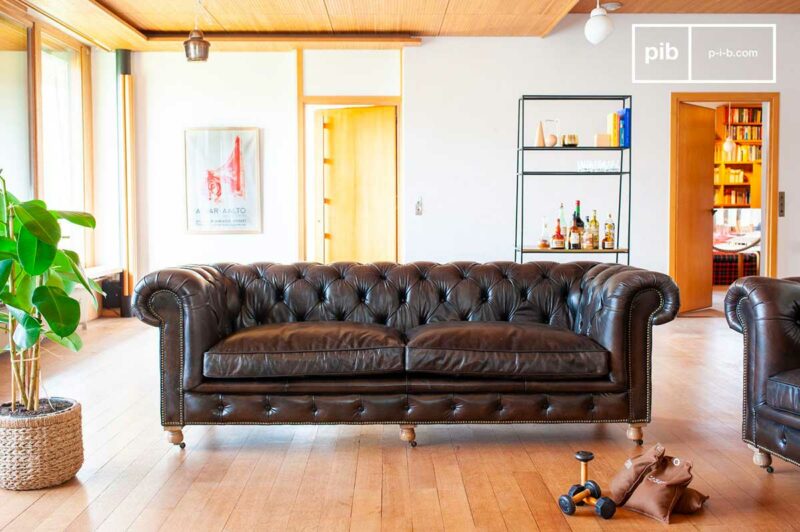 Canapé Chesterfield en cuir pour un salon vintage