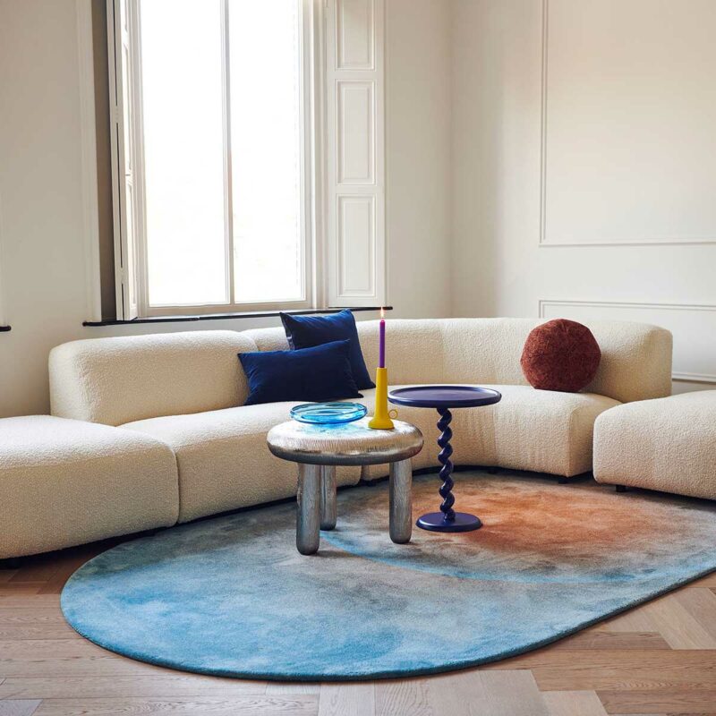 Canapé minimaliste arrondi en bouclette beige : la douceur réinventée