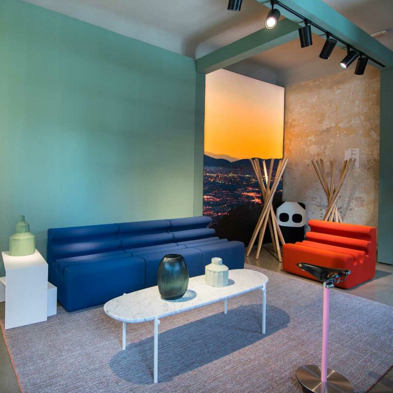 Canapé vintage au design atypique de 1966 réédité