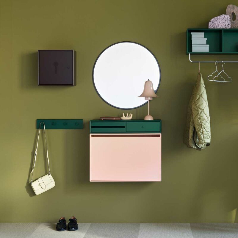 Design rose suspendu pour ce meuble d'entrée à chaussures