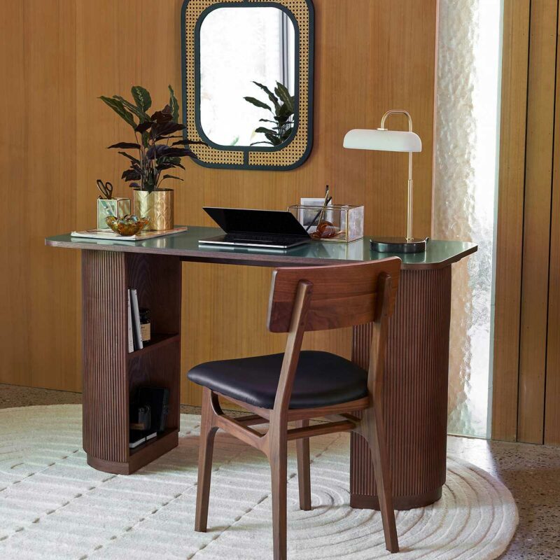 Esprit vintage dans le salon : bureau avec rangements
