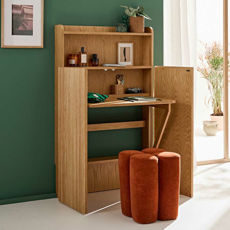 Étagère esprit scandinave avec bureau pour aménager un espace de travail dans le salon