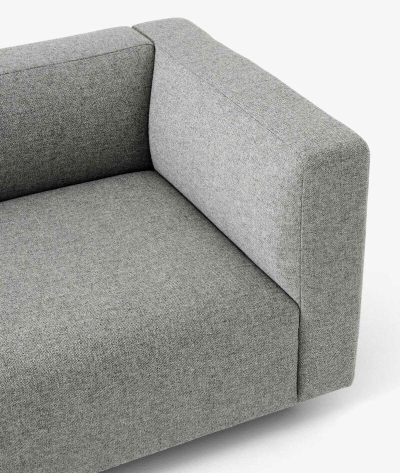 Idée pour une déco moderne : canapé minimaliste gris quatre places