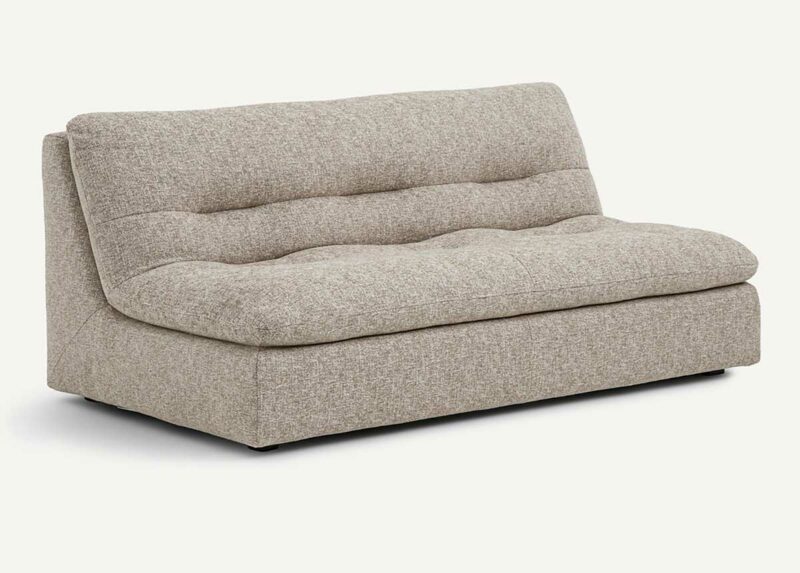 Légèreté apparente : un canapé minimaliste qui semble flotter