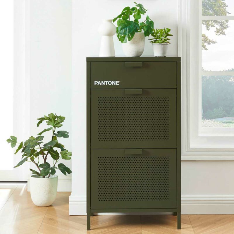 Métal perforé vert et design contemporain pour ce meuble à chaussures