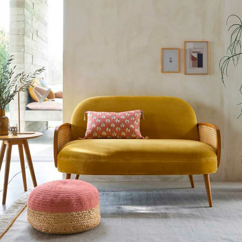 Petit canapé vintage jaune en cannage et velours
