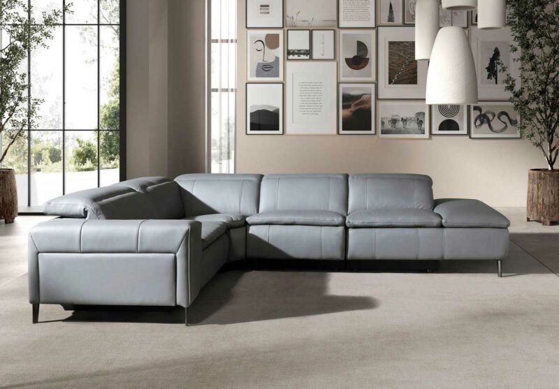 Salon avec canapé d'angle relax électrique en cuir gris