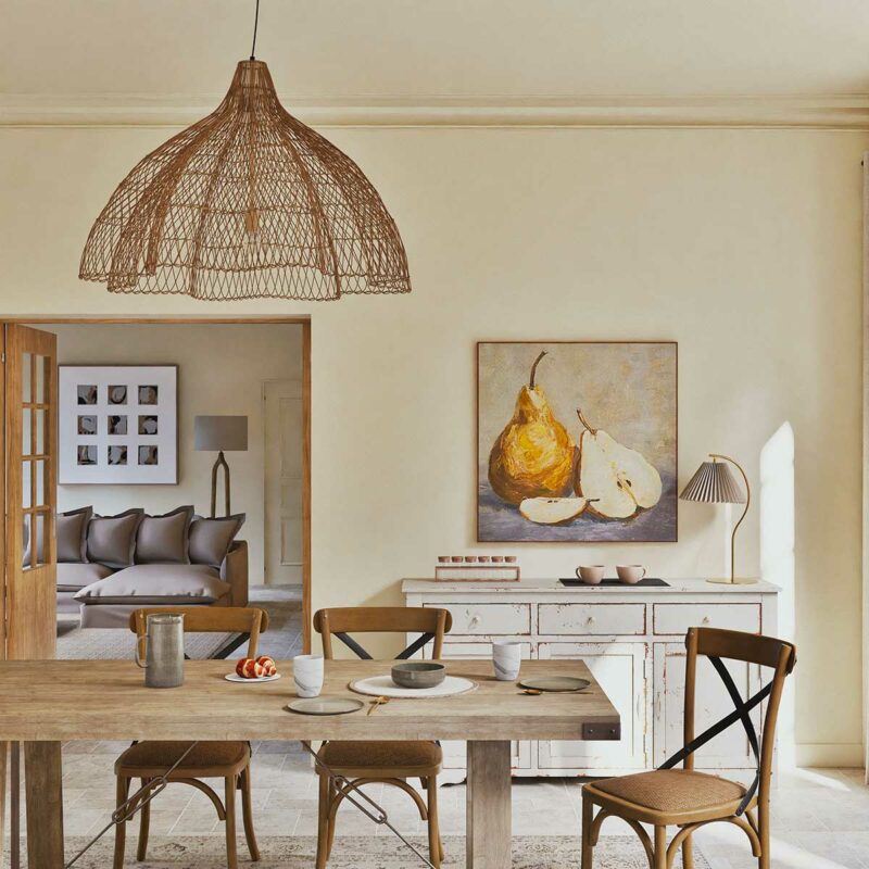 Suspension en rotin tressé : une touche bohème et naturelle