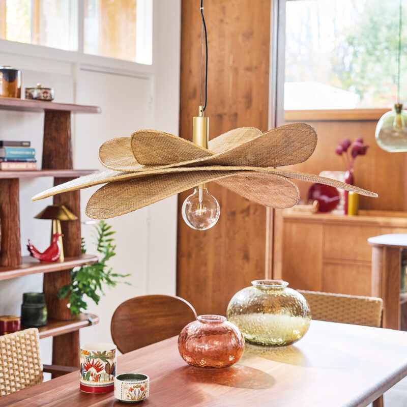 Suspension florale en rabane : un souffle d’exotisme et de légèreté