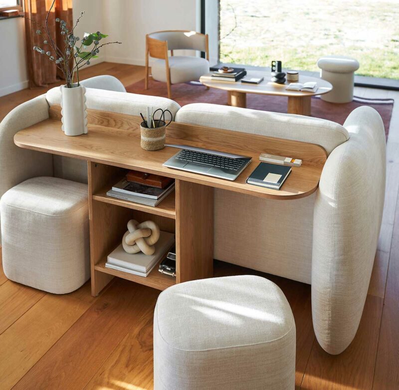 Canapé avec bureau intégré au dos : un meuble deux en un dans le salon