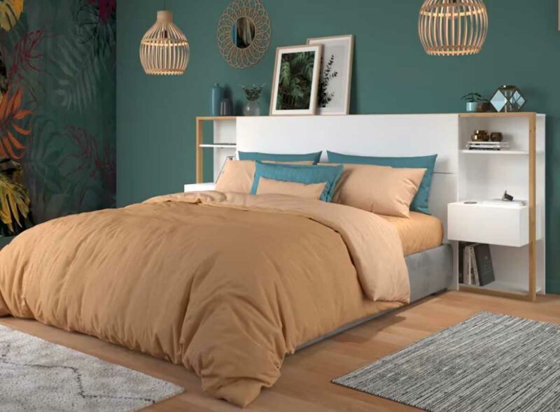 Chevet avec tiroirs suspendus intégrés à une tête de lit blanc et bois