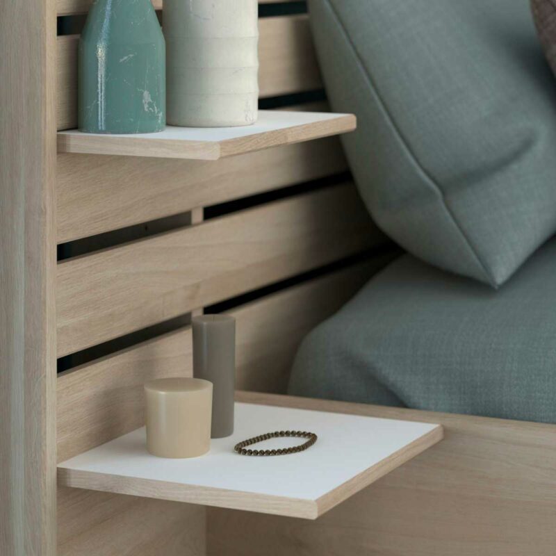 Gain de place : lit coffre et tête de lit à tablettes