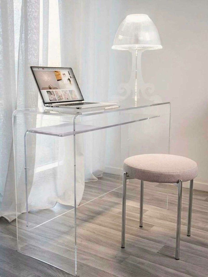 Le plexiglass : l'alternative pour un bureau transparent