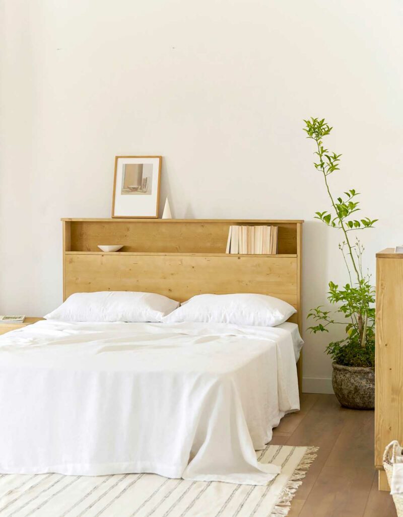 Remplacer les chevets par une bibliothèque dans la tête de lit